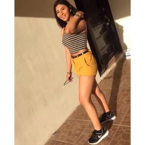 Meet your Posher, Valeria